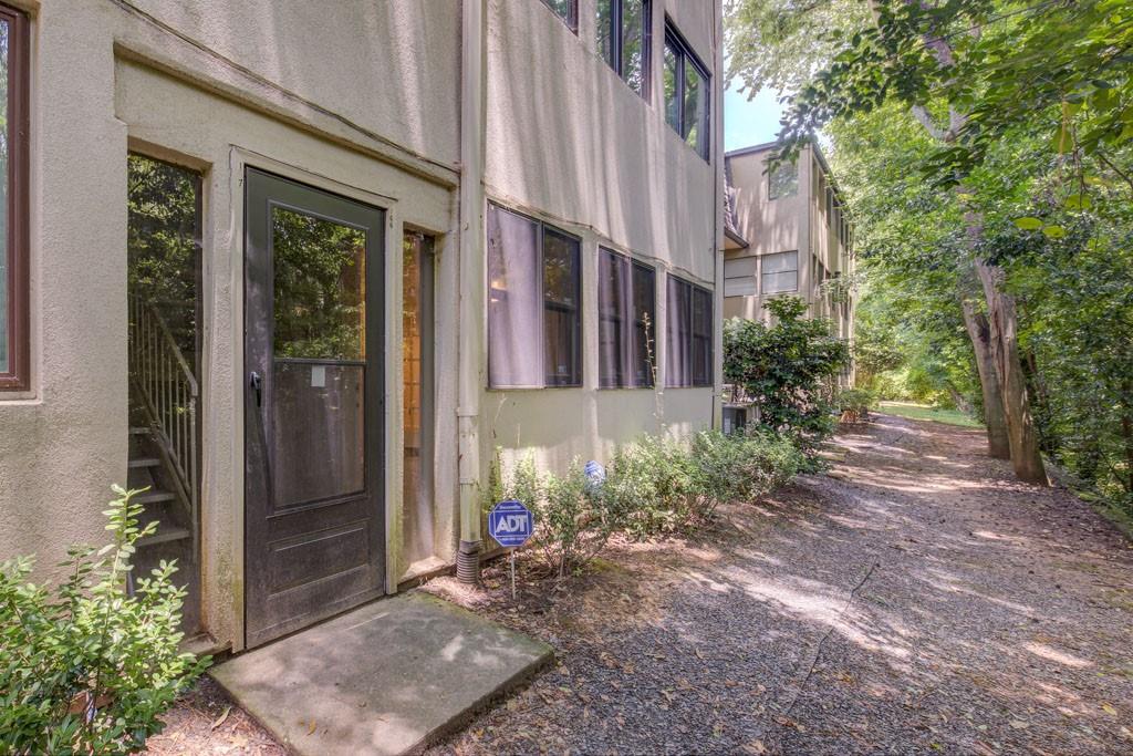 166 Maribeau Square NW