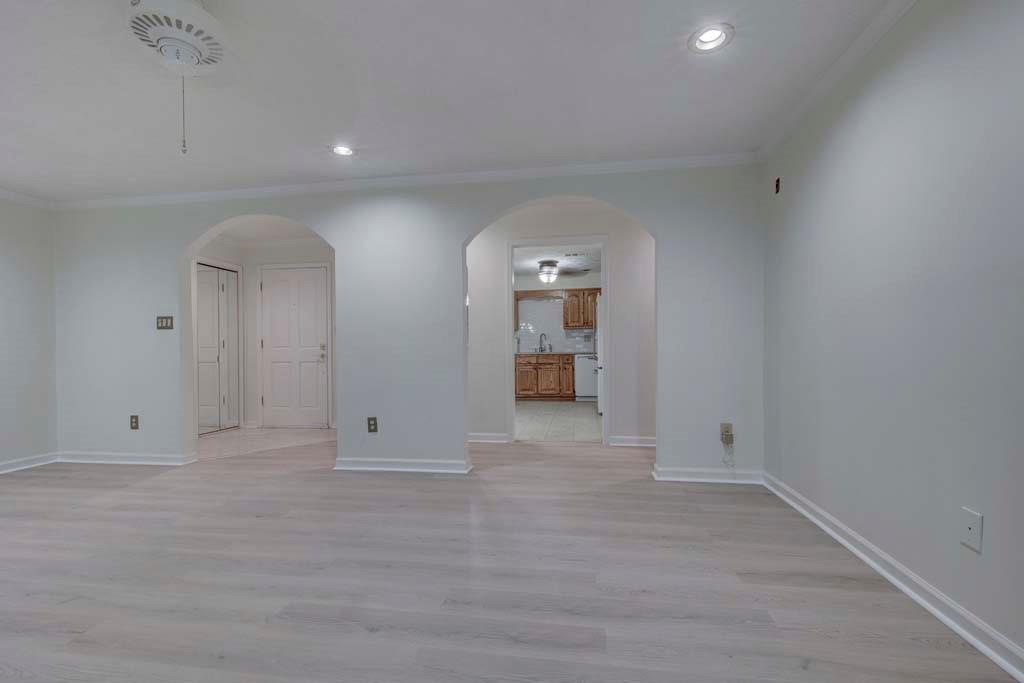 166 Maribeau Square NW