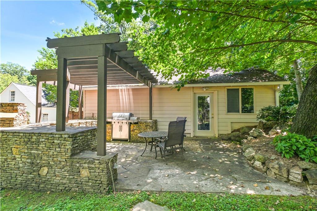 405 Brentwood Drive NE