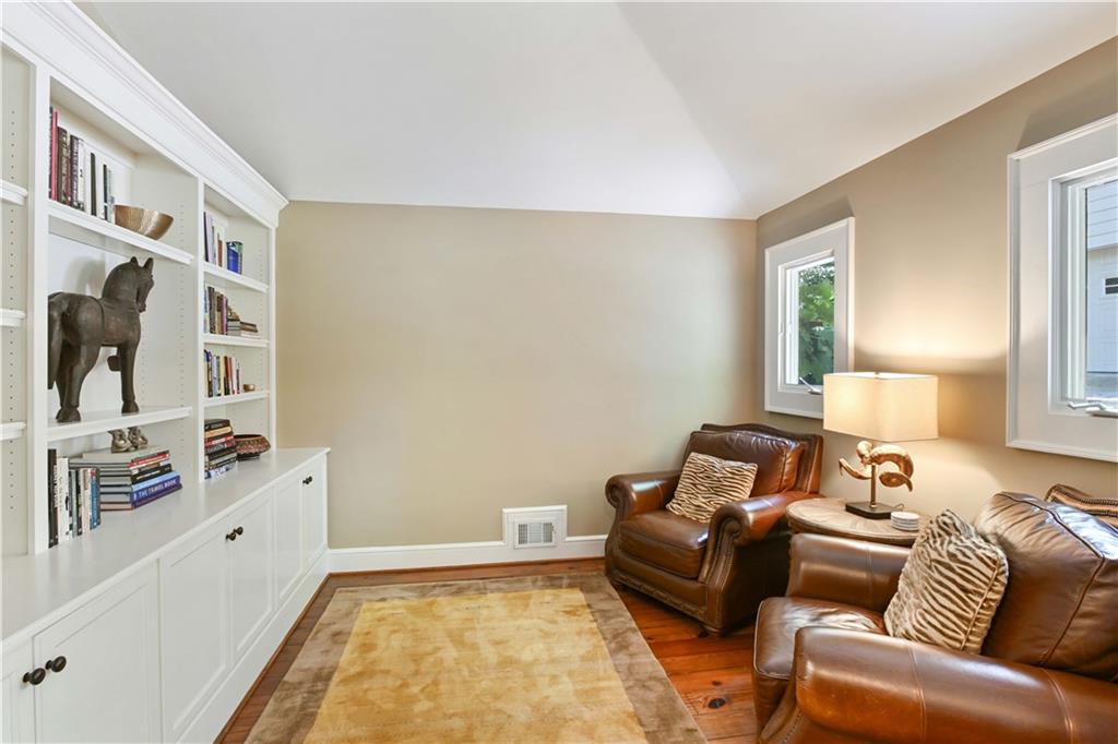 405 Brentwood Drive NE