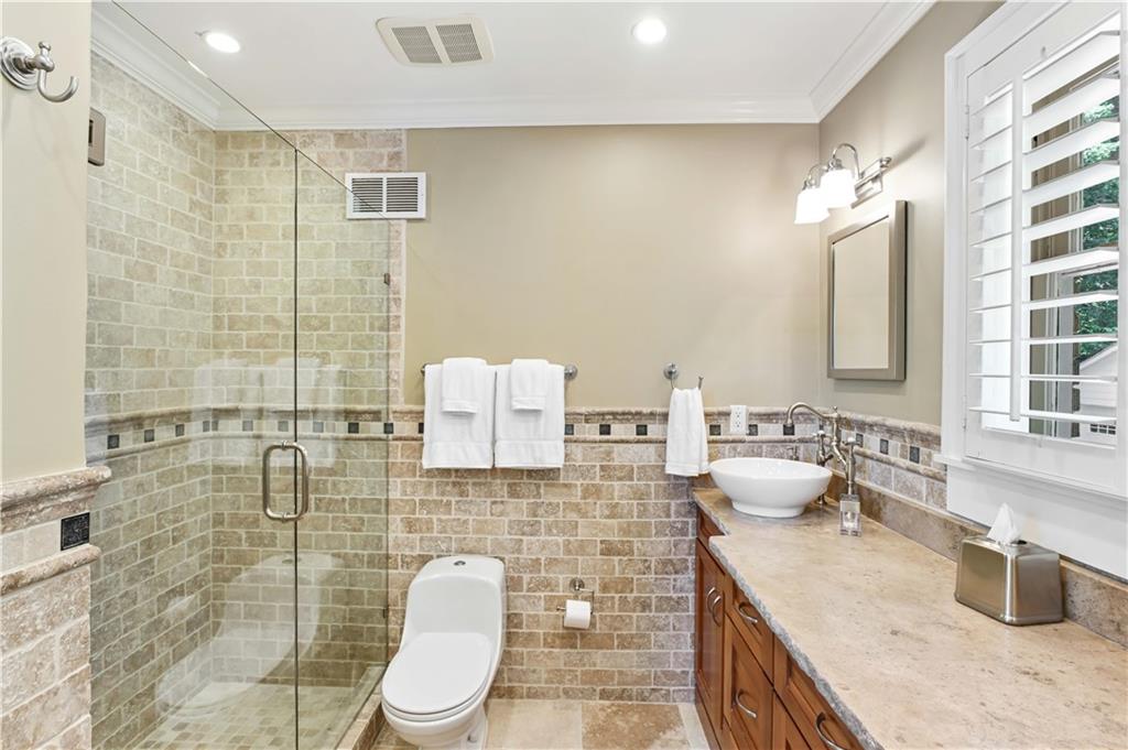 405 Brentwood Drive NE