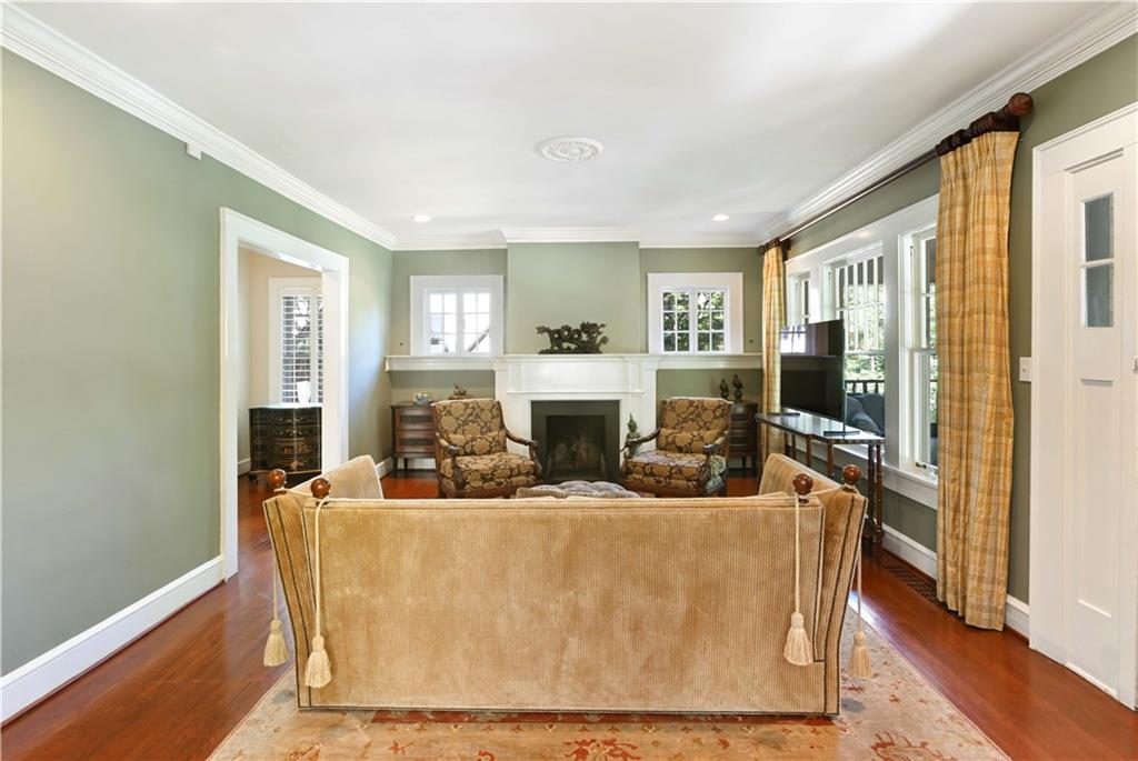 405 Brentwood Drive NE