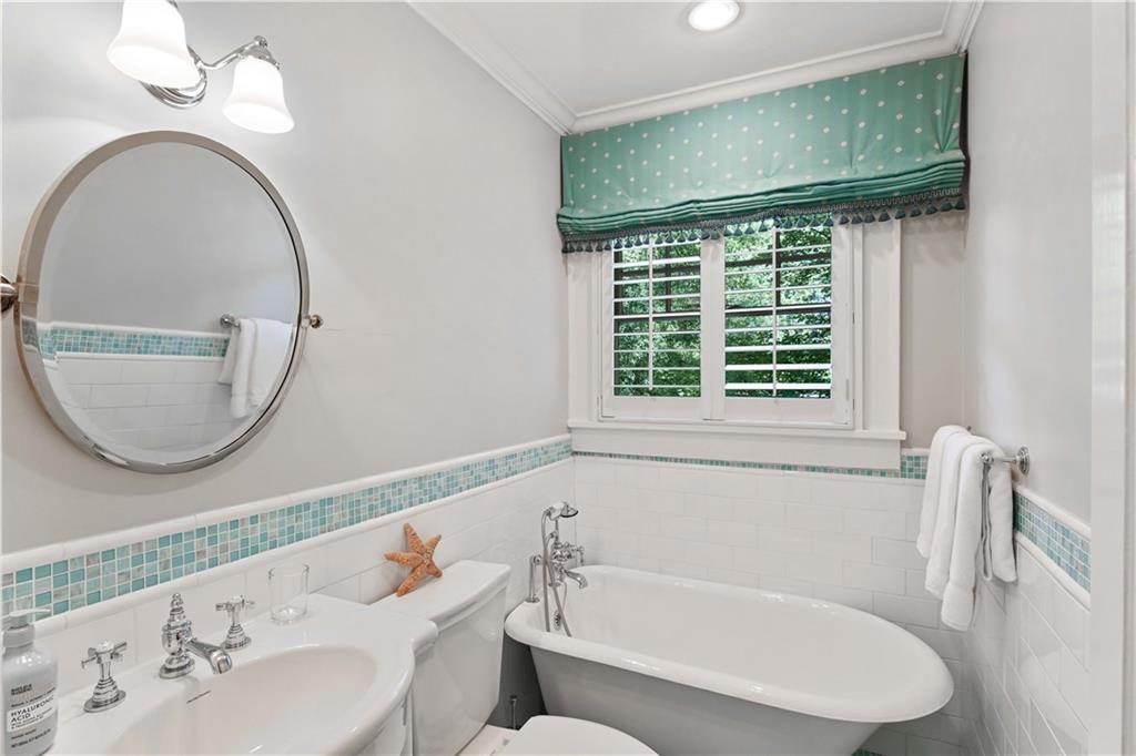 405 Brentwood Drive NE