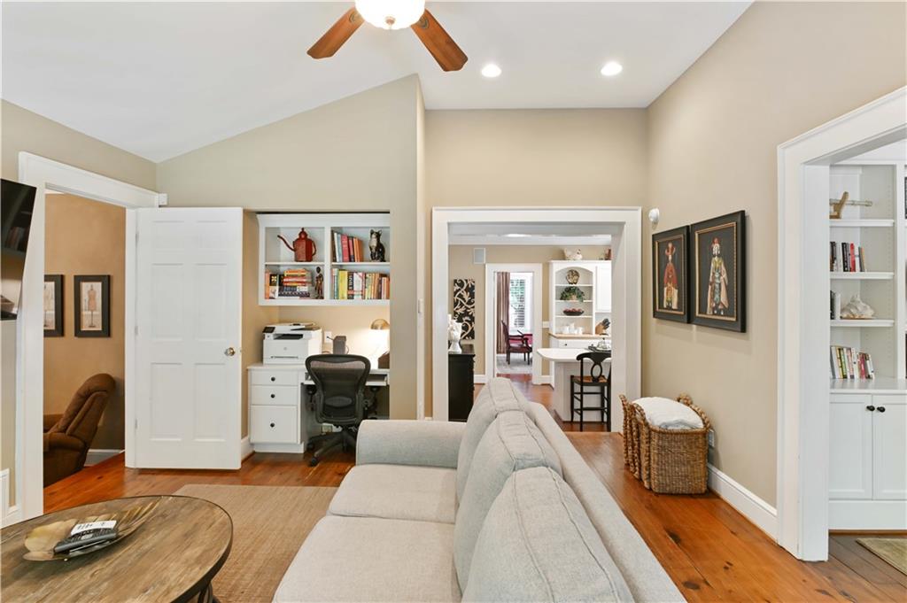 405 Brentwood Drive NE