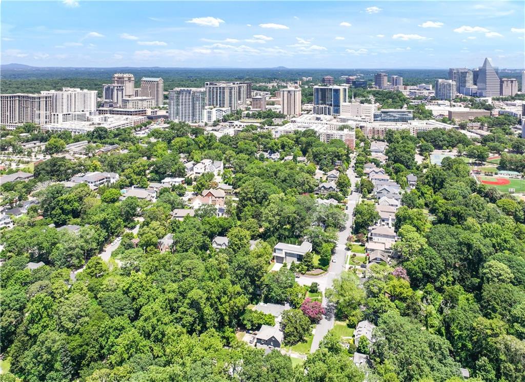 405 Brentwood Drive NE