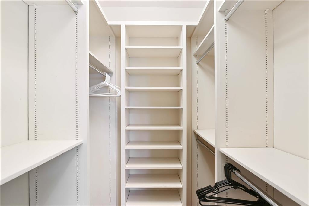 405 Brentwood Drive NE