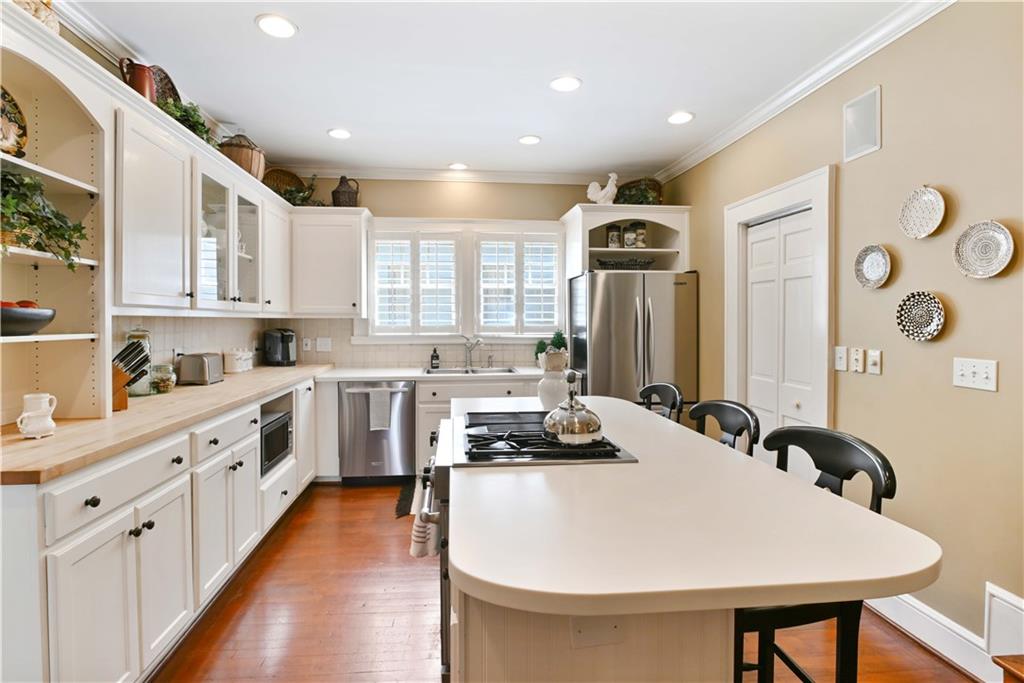 405 Brentwood Drive NE