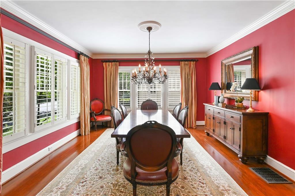 405 Brentwood Drive NE