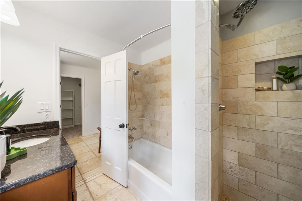 150 Marsh Glen Point