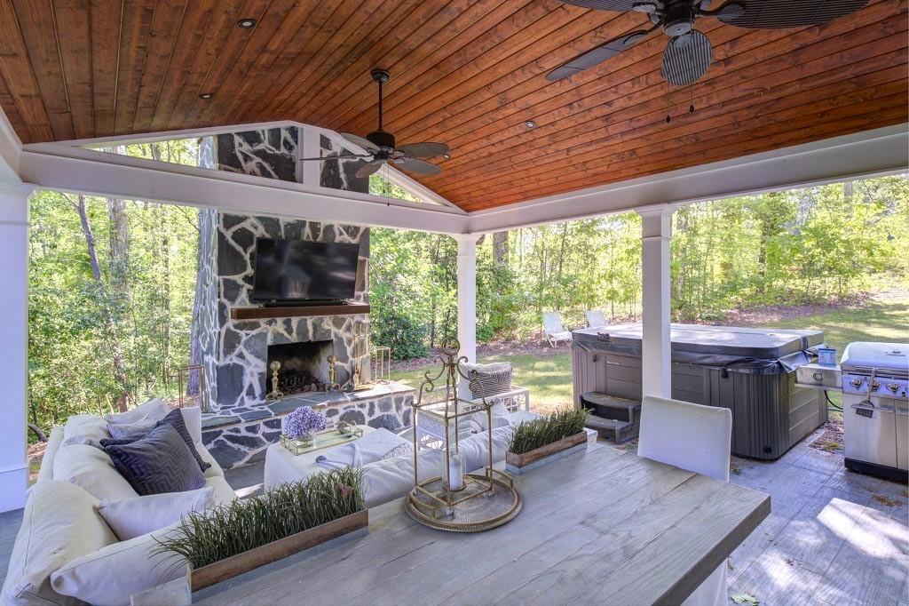 3519 Sunderland Way NE