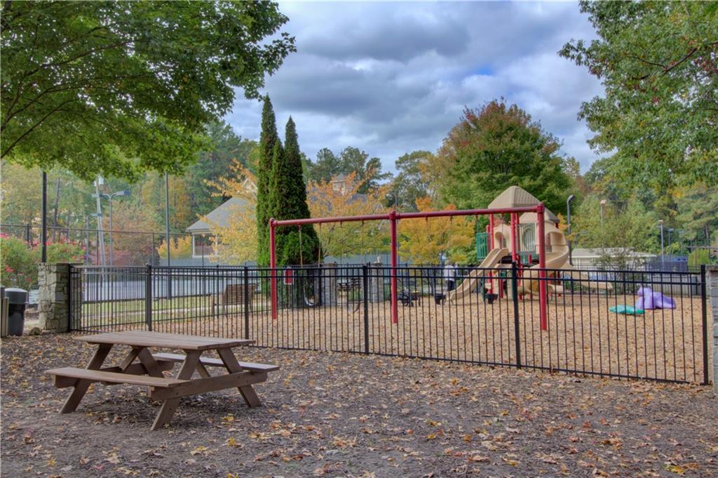 3519 Sunderland Way NE