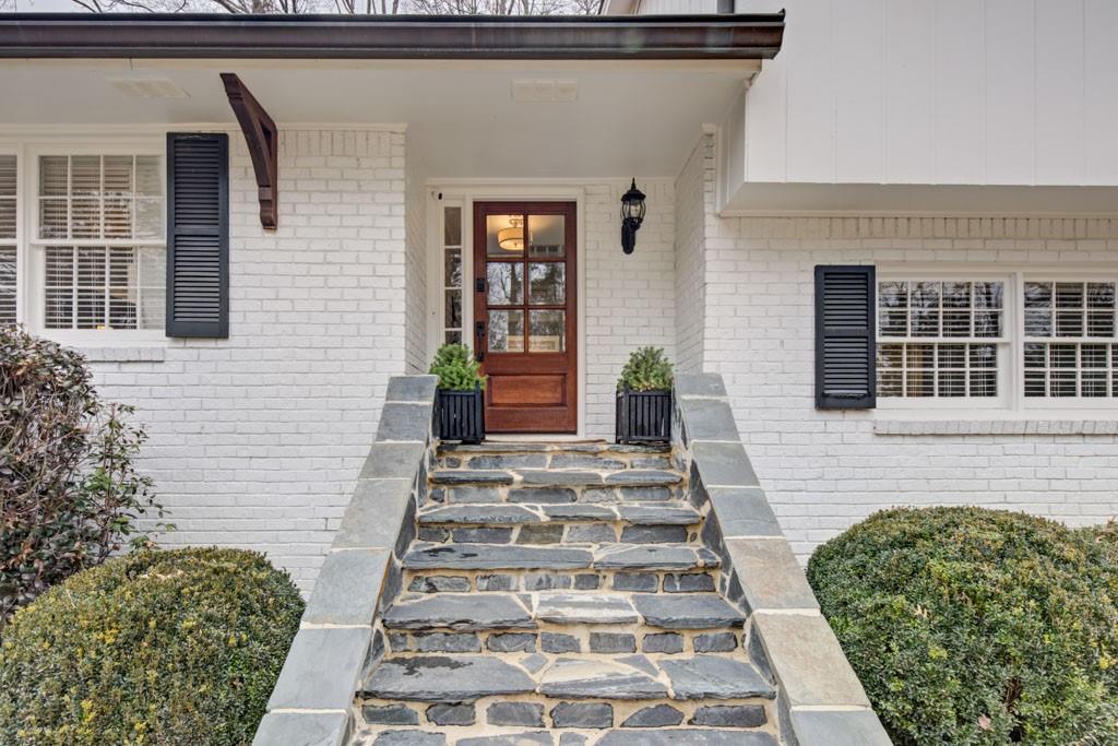 3519 Sunderland Way NE