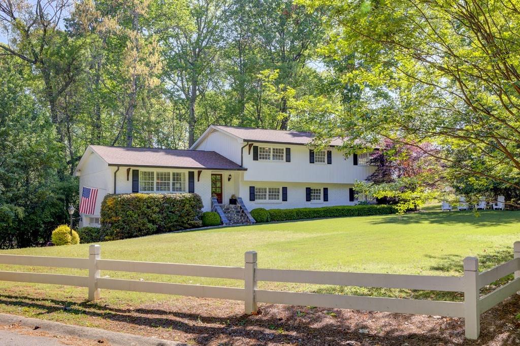 3519 Sunderland Way NE