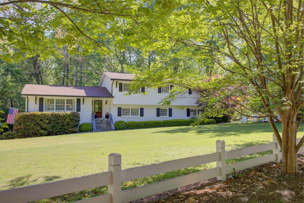 3519 Sunderland Way NE