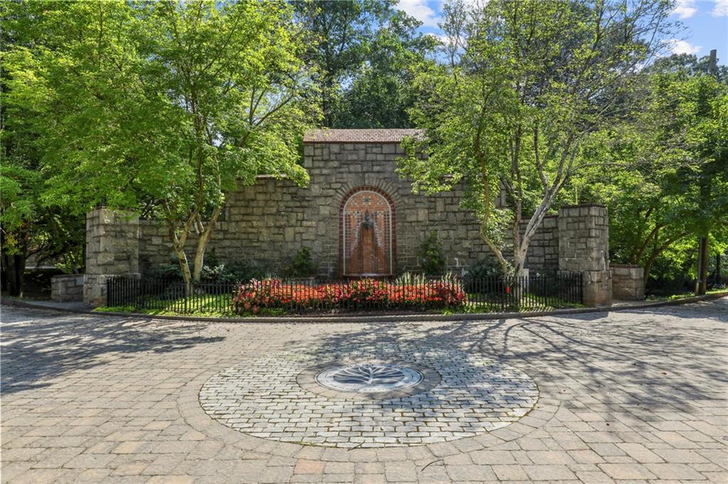 1132 Lonetia Street SE