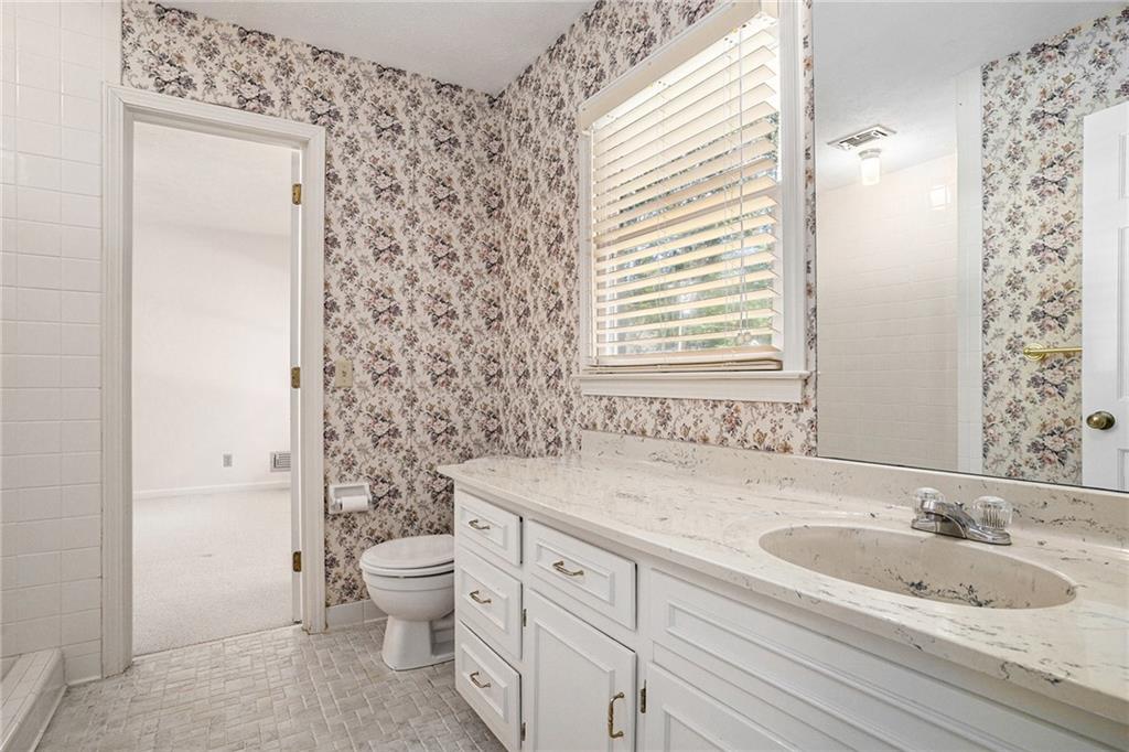 654 Clubhouse Drive SE