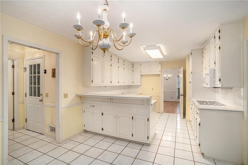 654 Clubhouse Drive SE