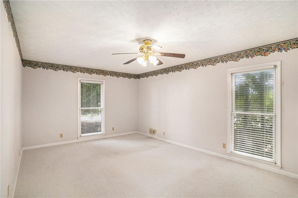 654 Clubhouse Drive SE