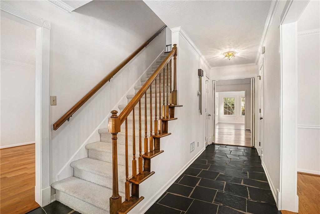 654 Clubhouse Drive SE