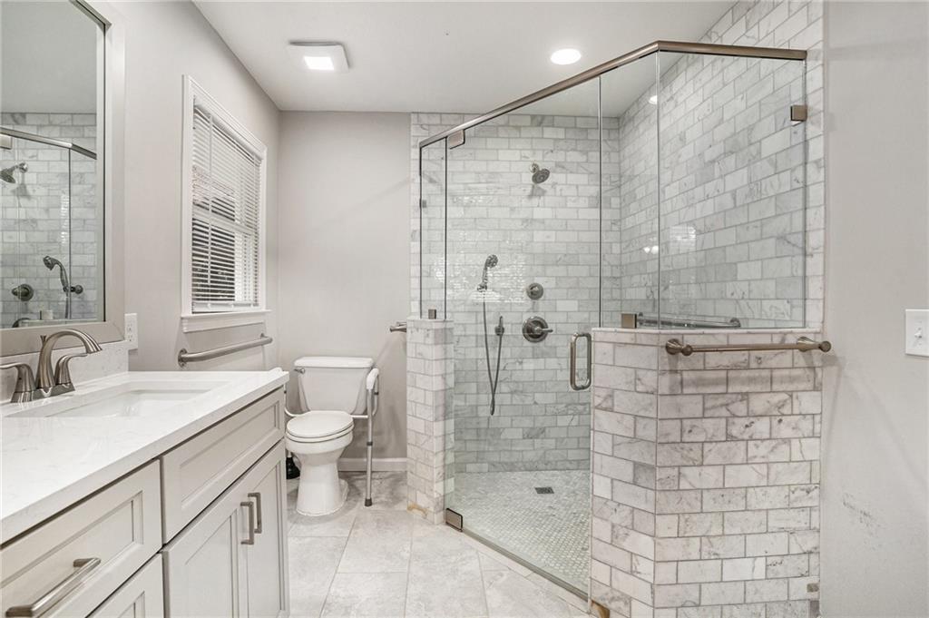 654 Clubhouse Drive SE