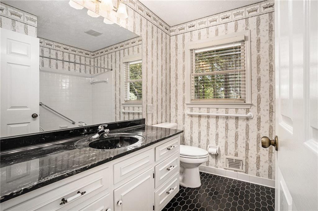 654 Clubhouse Drive SE