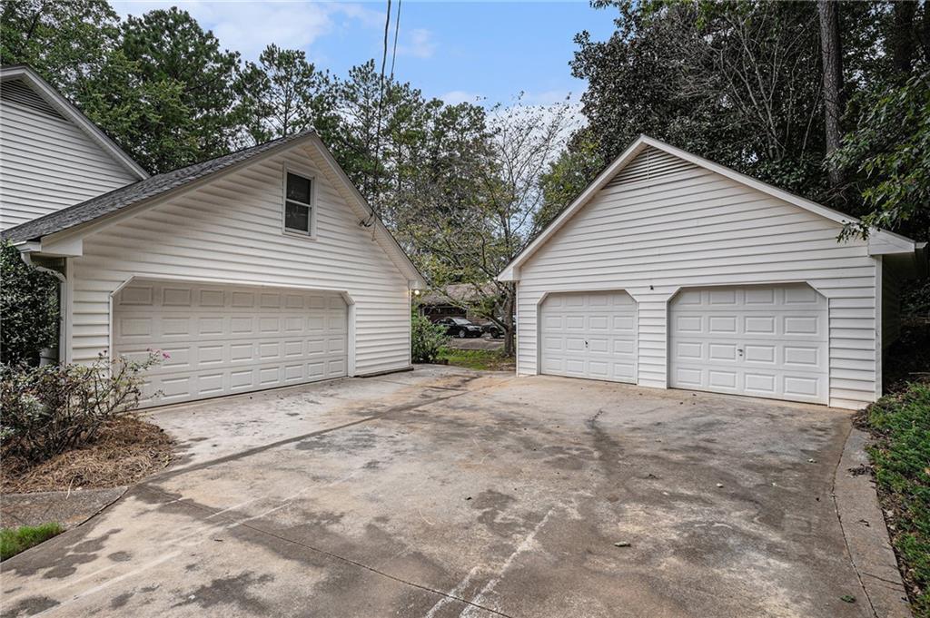 654 Clubhouse Drive SE