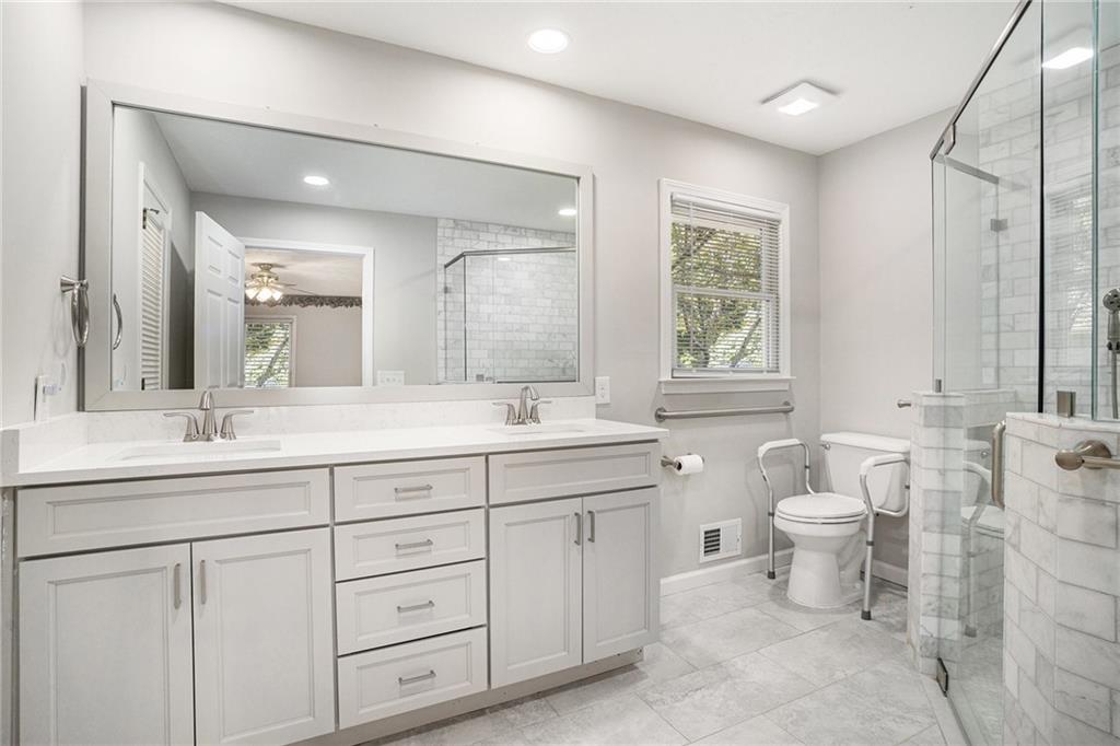 654 Clubhouse Drive SE