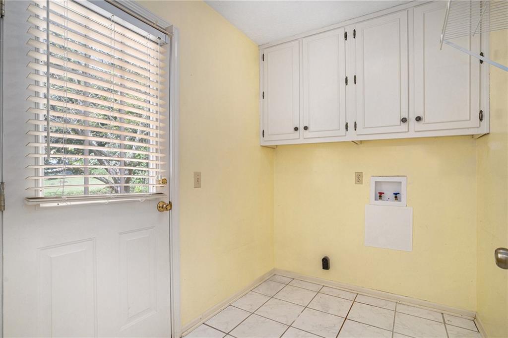 654 Clubhouse Drive SE