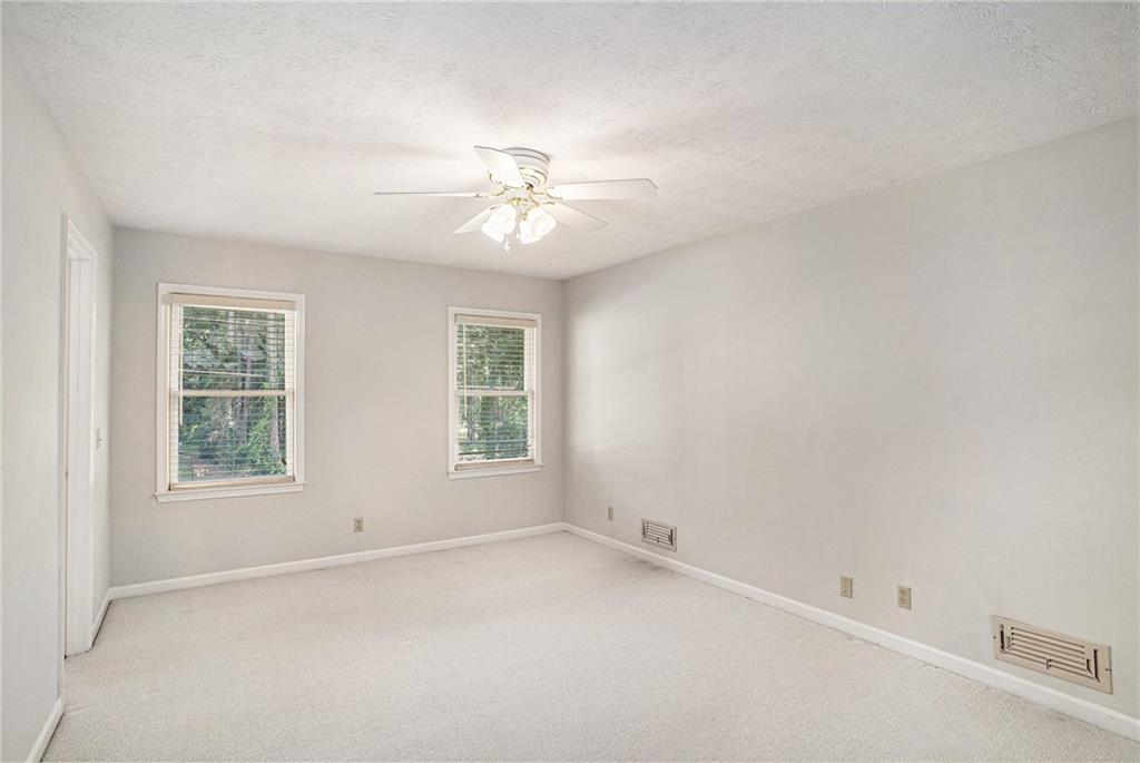 654 Clubhouse Drive SE