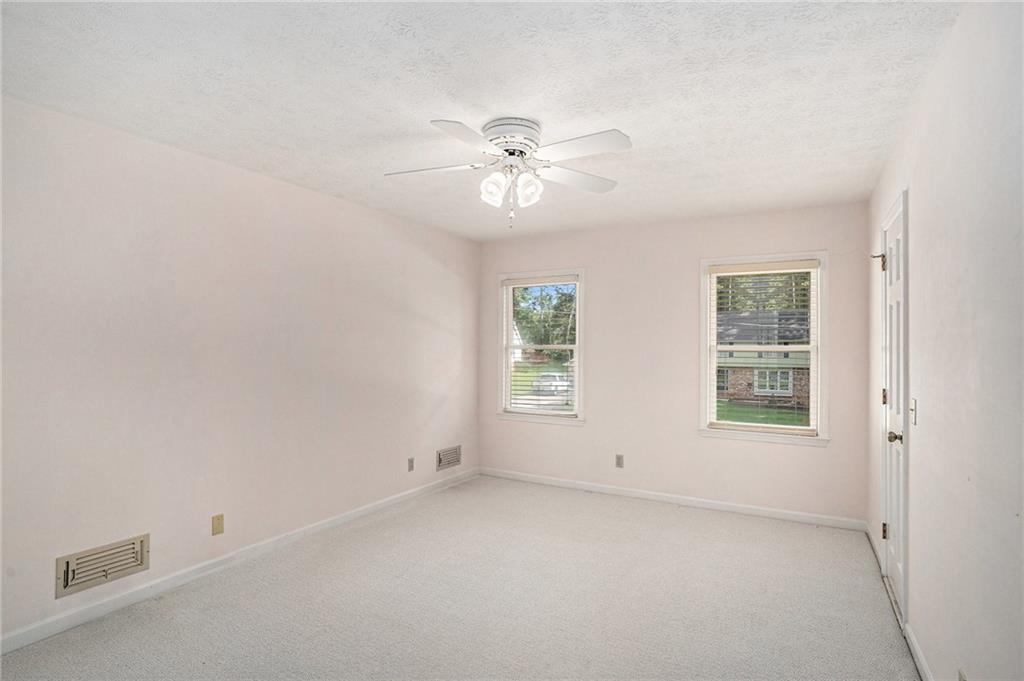 654 Clubhouse Drive SE