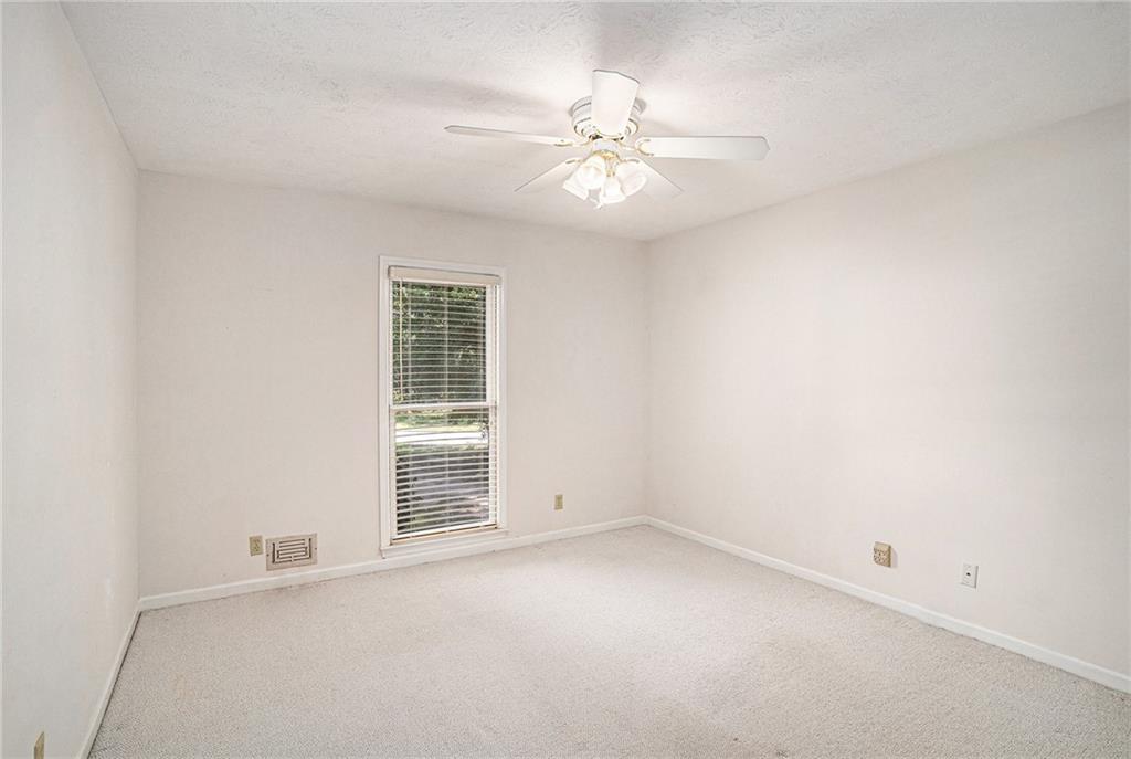 654 Clubhouse Drive SE