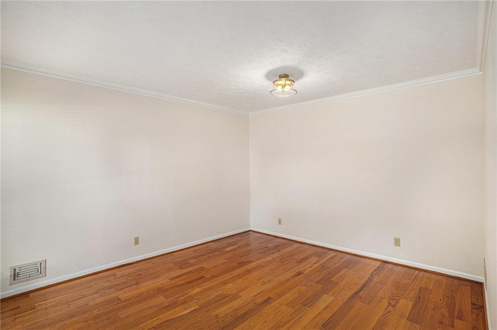 654 Clubhouse Drive SE