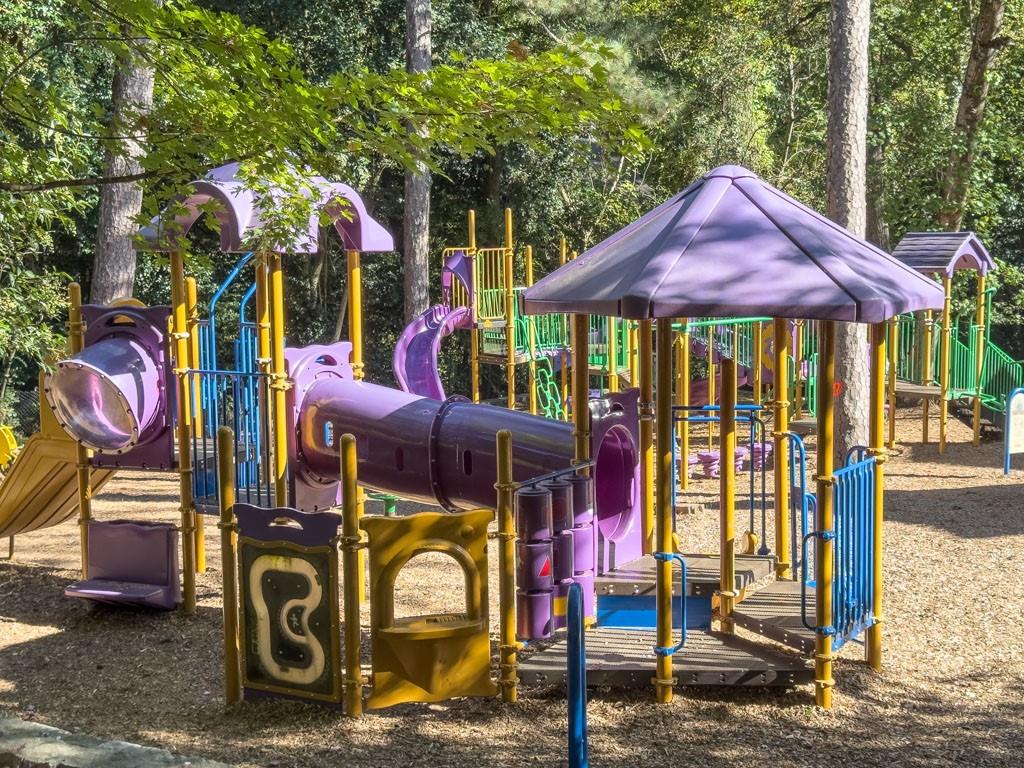 273 Peachtree Way NE