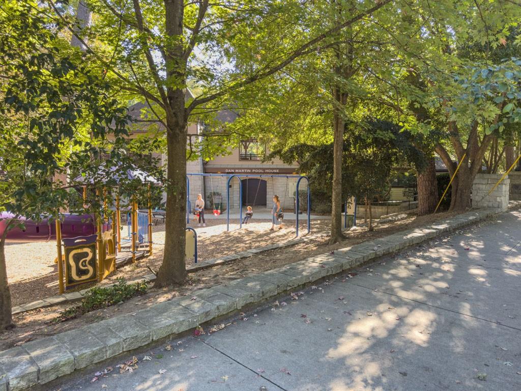 273 Peachtree Way NE