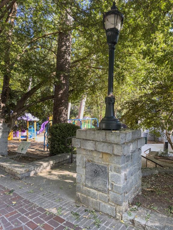 273 Peachtree Way NE