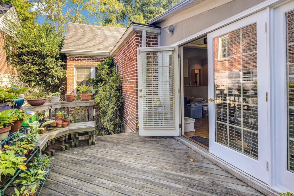 273 Peachtree Way NE