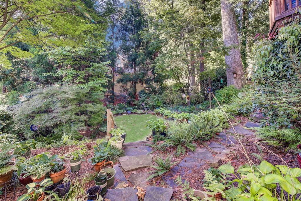 273 Peachtree Way NE