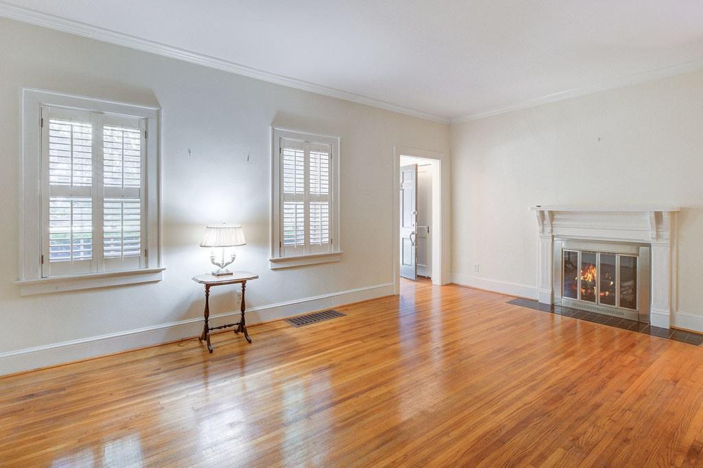 273 Peachtree Way NE