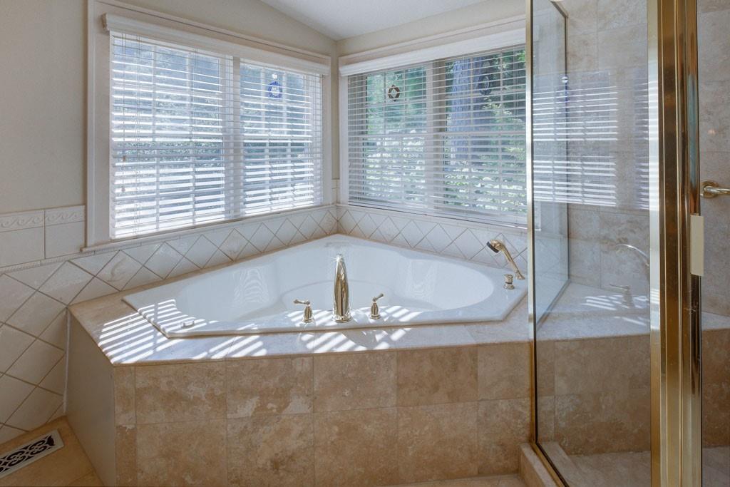 273 Peachtree Way NE