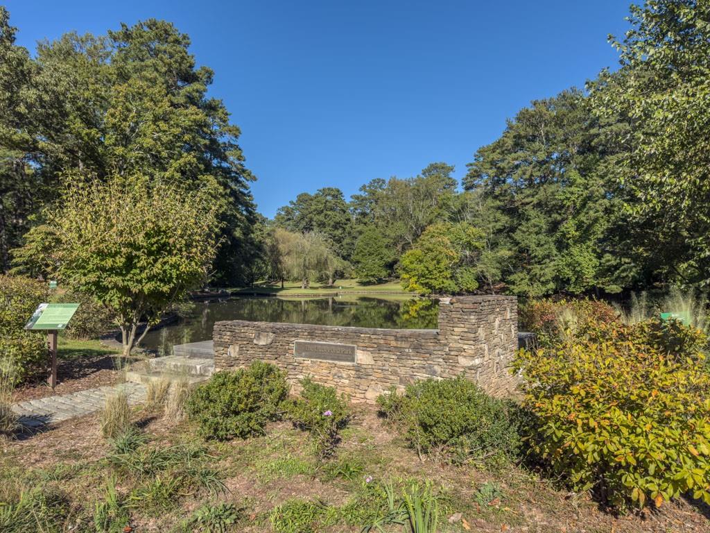 273 Peachtree Way NE