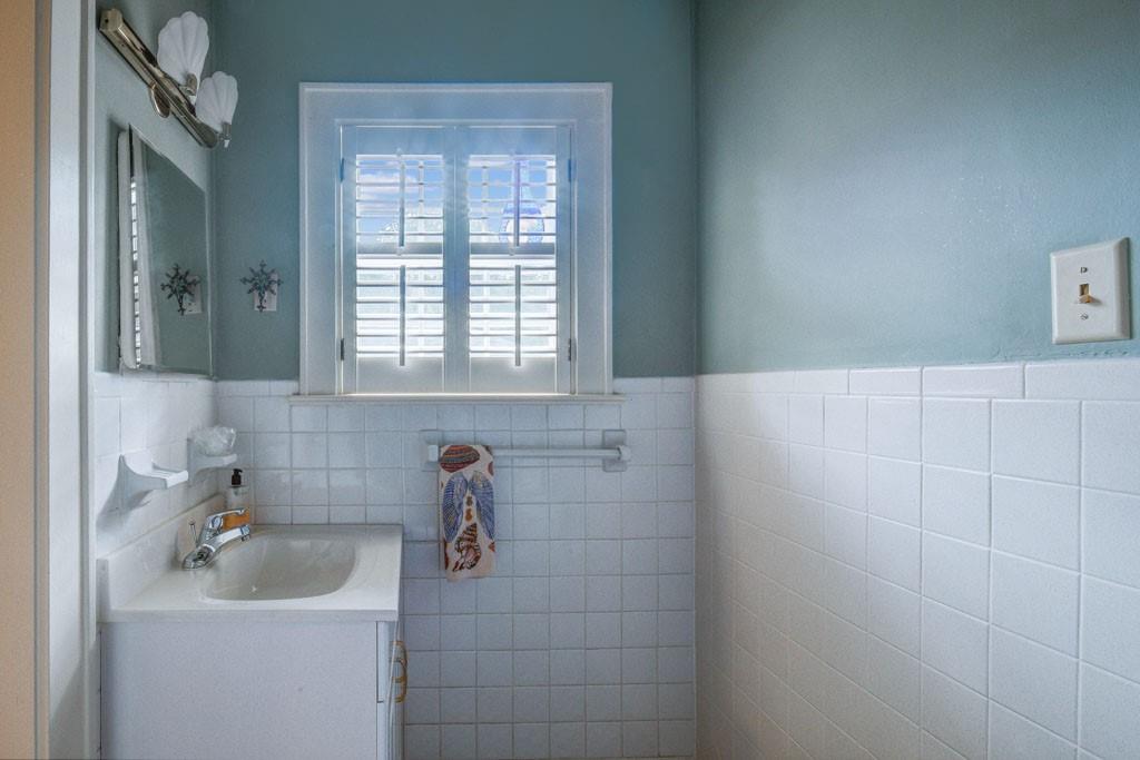 273 Peachtree Way NE