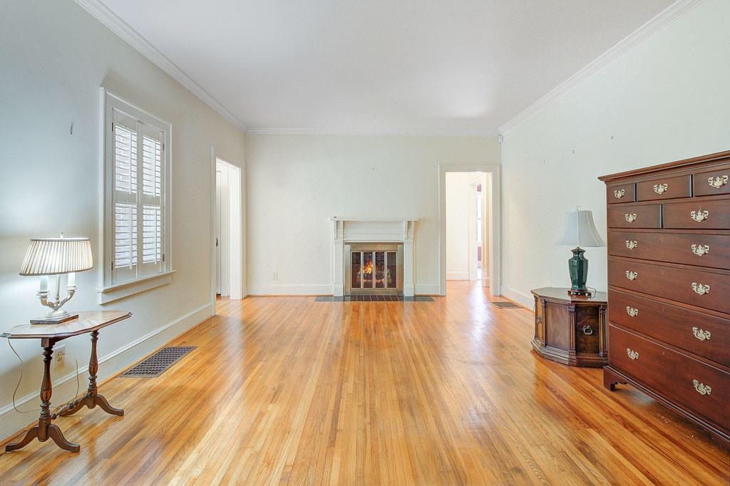 273 Peachtree Way NE