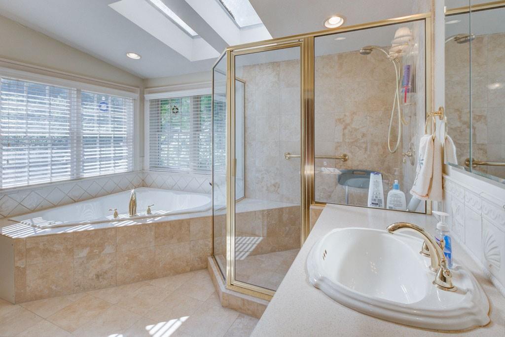 273 Peachtree Way NE