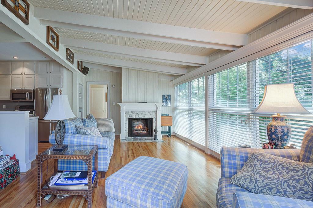 273 Peachtree Way NE