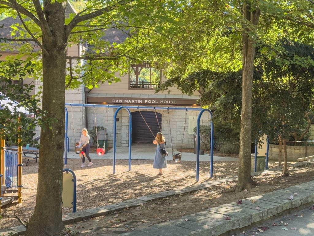 273 Peachtree Way NE