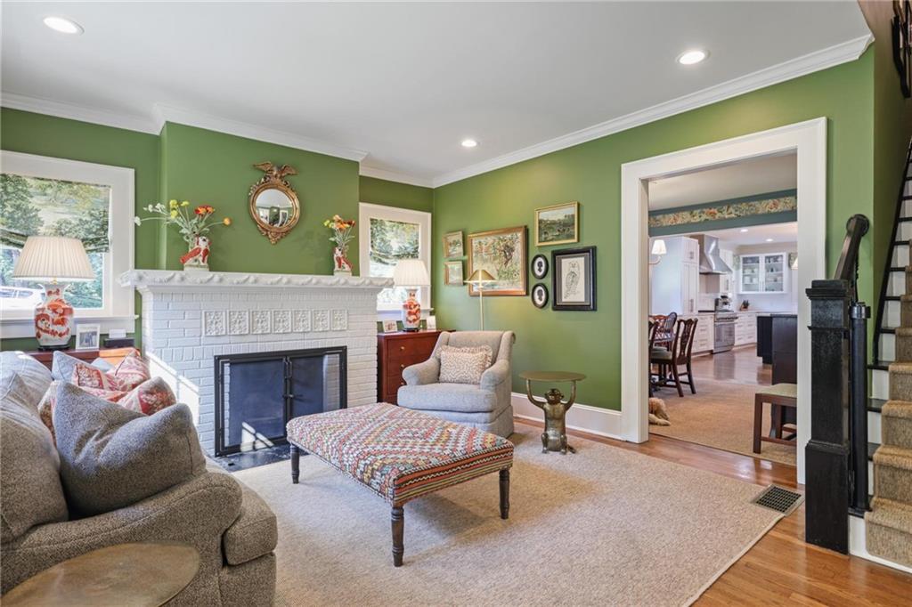 731 Gladstone Road NW