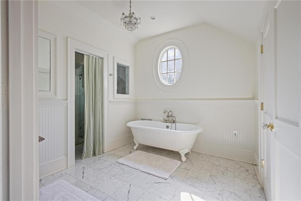 731 Gladstone Road NW