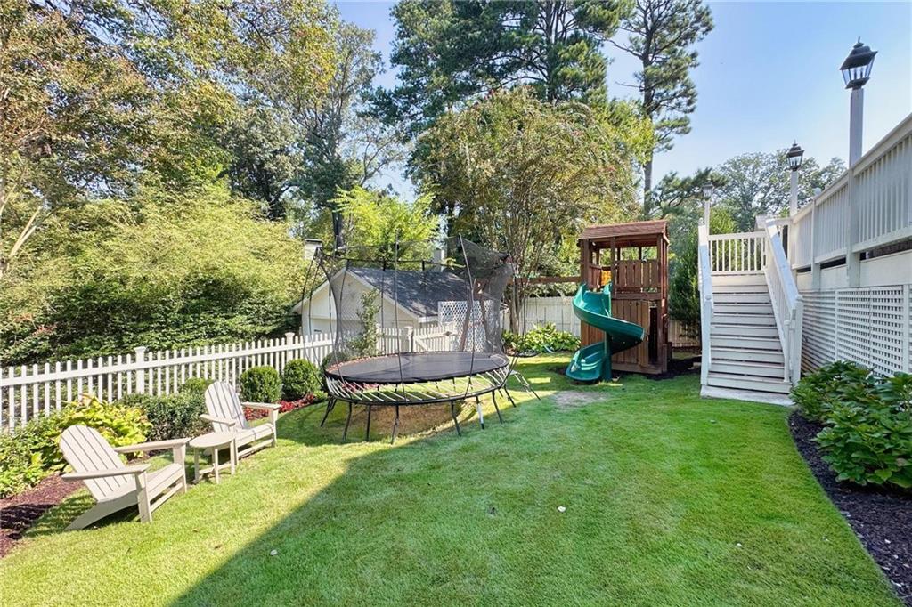 731 Gladstone Road NW