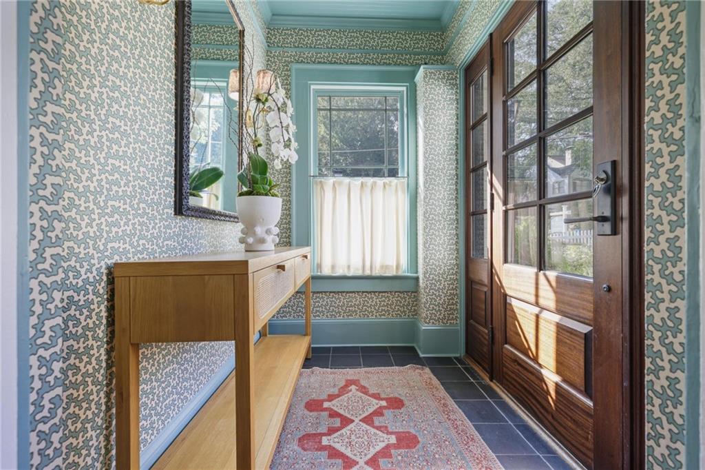 731 Gladstone Road NW