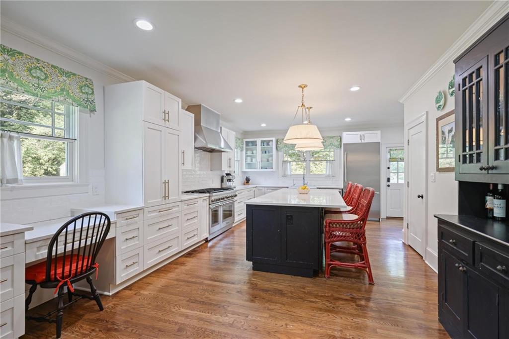 731 Gladstone Road NW